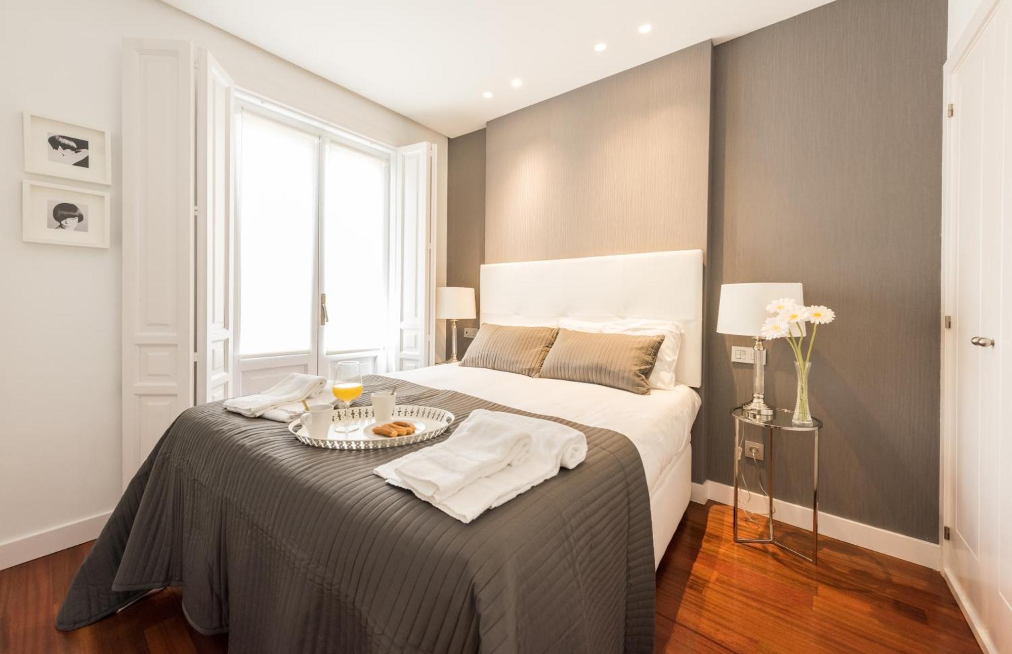 Santa Ana Plaza Apartment มาดริด ภายนอก รูปภาพ