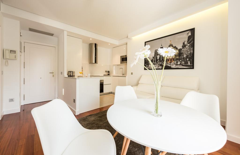Santa Ana Plaza Apartment มาดริด ภายนอก รูปภาพ