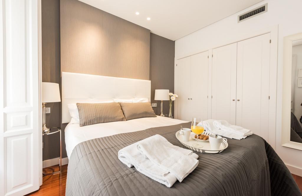 Santa Ana Plaza Apartment มาดริด ภายนอก รูปภาพ