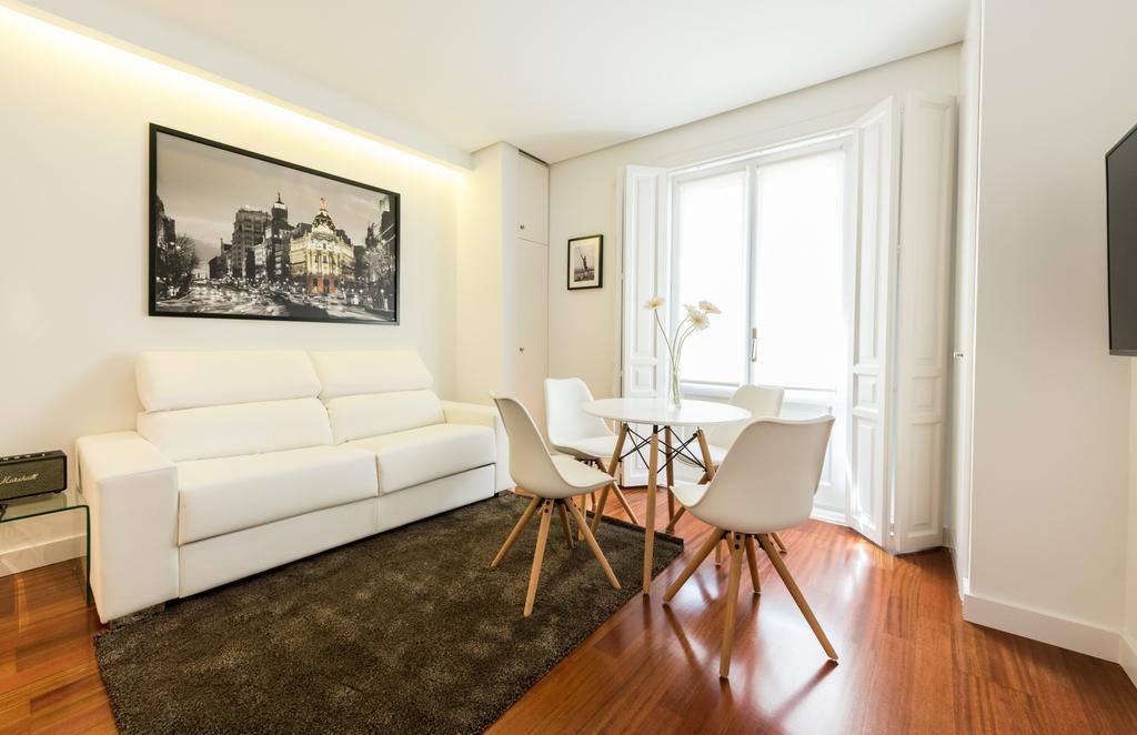 Santa Ana Plaza Apartment มาดริด ภายนอก รูปภาพ