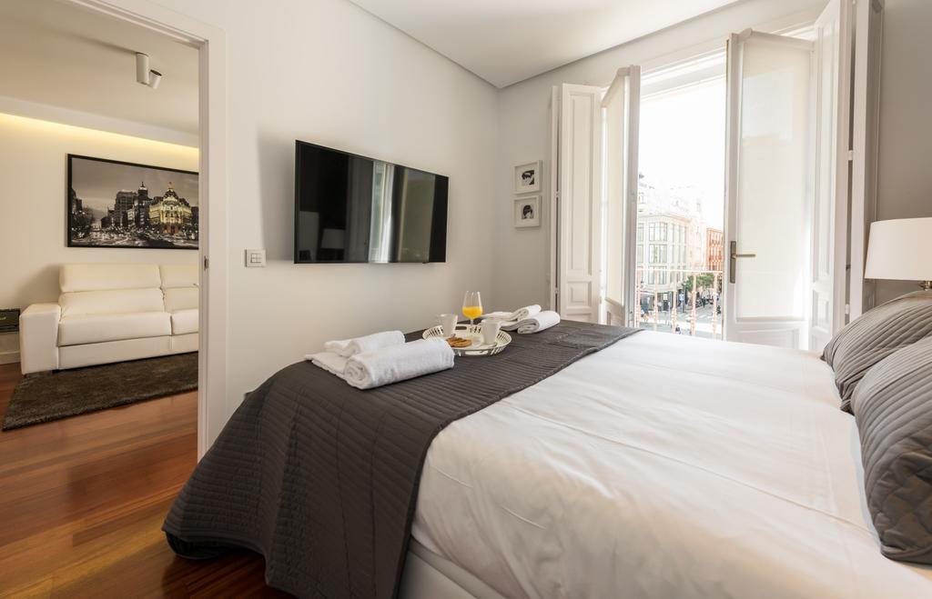 Santa Ana Plaza Apartment มาดริด ภายนอก รูปภาพ
