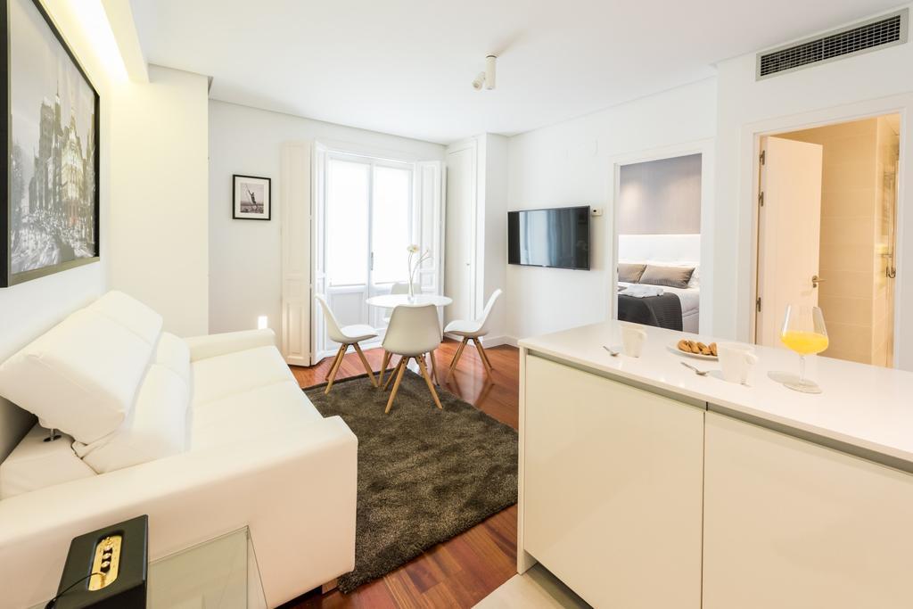 Santa Ana Plaza Apartment มาดริด ภายนอก รูปภาพ
