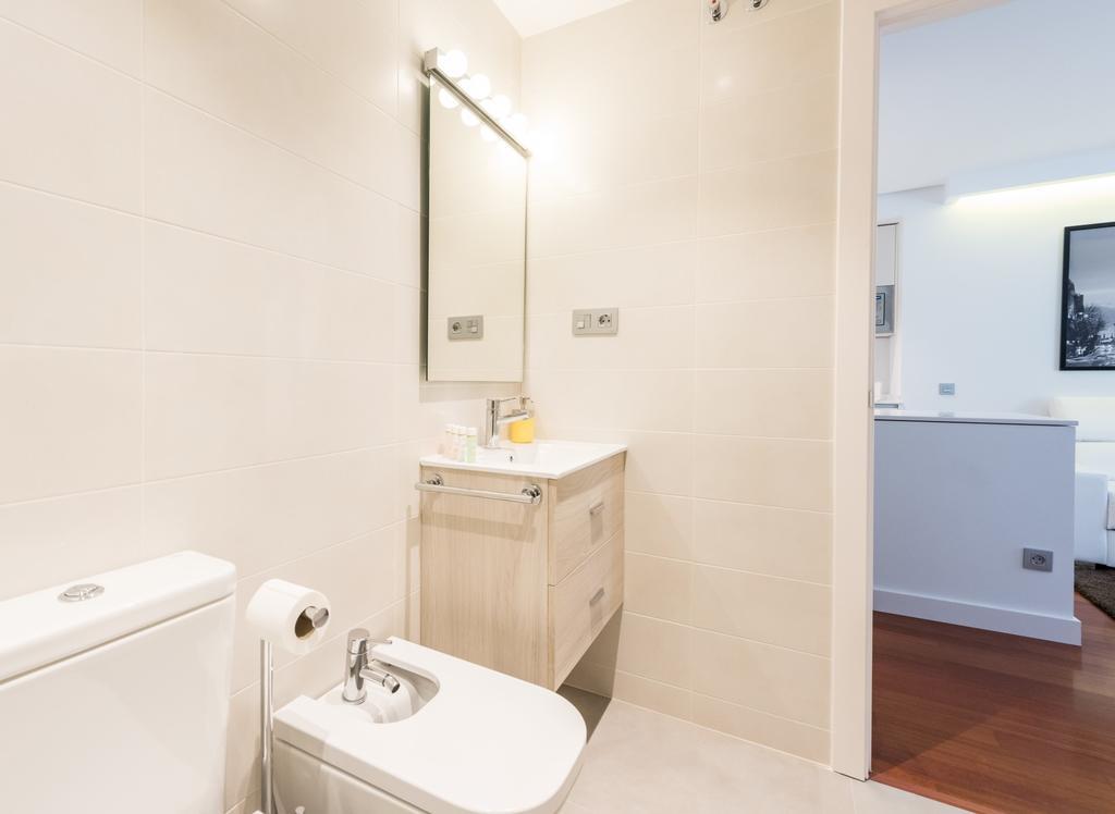 Santa Ana Plaza Apartment มาดริด ภายนอก รูปภาพ