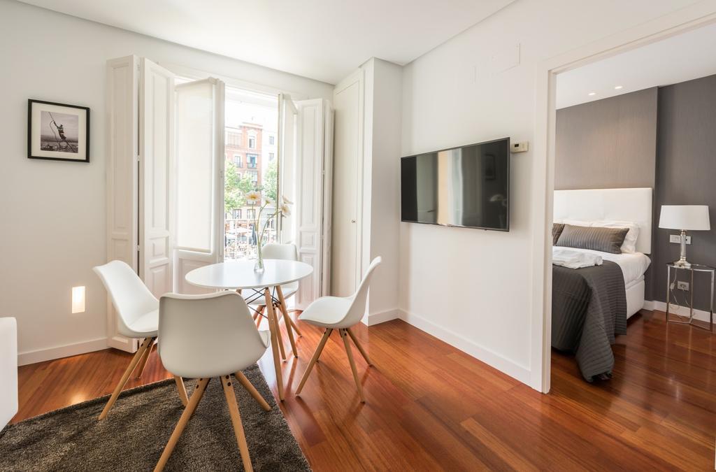 Santa Ana Plaza Apartment มาดริด ภายนอก รูปภาพ